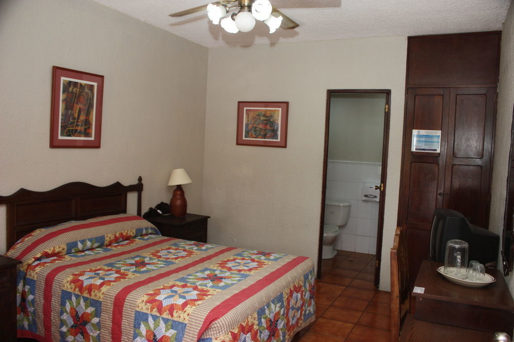 Hotel Villa Espanola Guatemala City Exterior photo